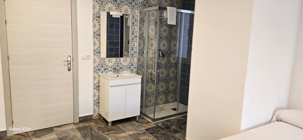 Hostal Nervion Sevilla Buitenkant foto